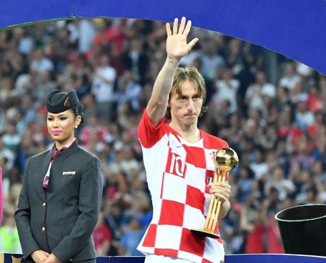 拜仁客战斯图加特：雅克松、金玟哉首发，乌尔比希出战（拜仁客场对阵斯图加特：雅克松、金玟哉先发，乌尔比希登场）