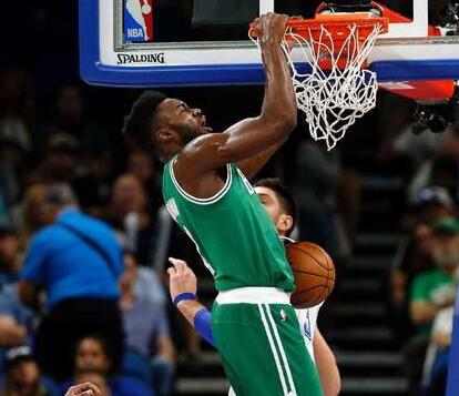 半场战报：西班牙人1-0巴列卡诺，罗伯托-费尔南德斯点射破门（半场速报：西班牙人1-0领先巴列卡诺，罗伯托-费尔南德斯点球命中）