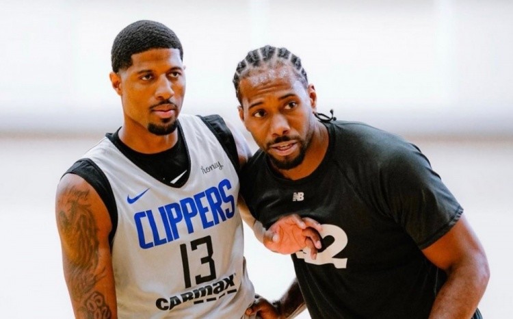 杜兰特生涯投进2223记三分，超越克劳福德升至历史第十二位（杜兰特生涯三分命中数达2223，超越克劳福德升至历史第12位）