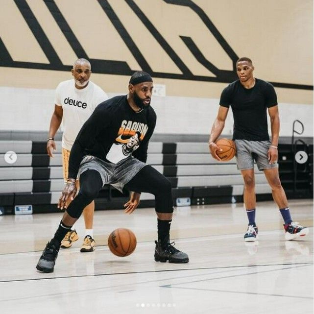 克林斯曼：看好葡萄牙夺得世界杯；希望内马尔为巴西出战（克林斯曼：看好葡萄牙问鼎世界杯，盼内马尔代表巴西登场）