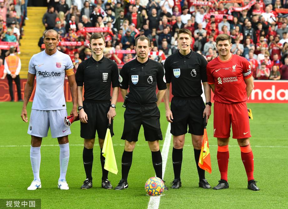 库蒂尼奥为小儿子庆祝生日，一家人身穿他效力过球队的球衣（库蒂尼奥为幼子庆生，全家齐穿他曾效力球队球衣）