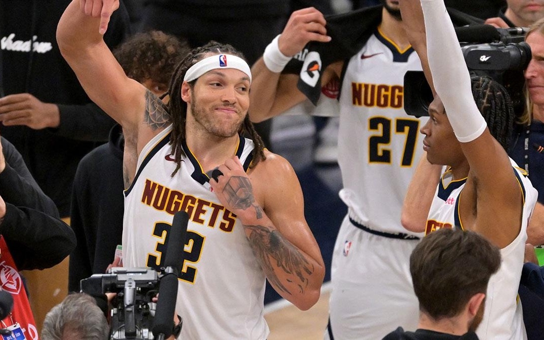 尤文航班延误，挪威当地球迷抓紧机会在机场与他们合影留念（尤文航班误点，挪威球迷趁机在机场合影）