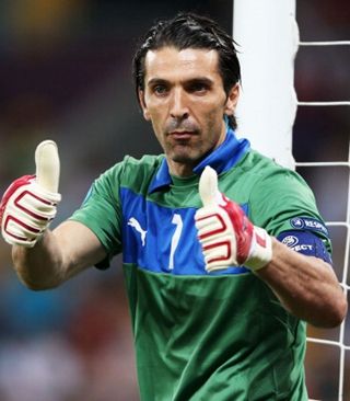 体坛：徐正源的合同是4+3，韦世豪、周定洋续约前景乐观（体坛报道：徐正源签下4+3合约，韦世豪与周定洋续约看好）