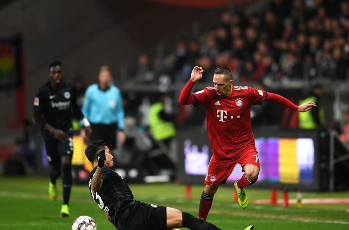 豪门悲喜夜：维拉2-1绝杀阿森纳 曼城3-0落后枪手2分 切尔西3轮不胜（英超豪门冷暖夜：维拉2-1补时绝杀枪手 曼城3-0仍落后2分 切尔西陷三轮不胜）