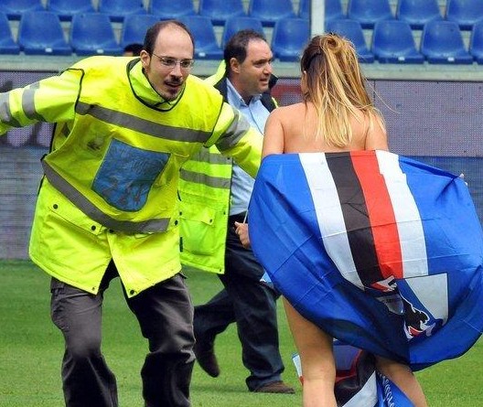 世界杯官方发布直通队伍集结海报：42个国家，同一个梦想（世界杯官宣直通球队集结海报：42国同心逐梦）