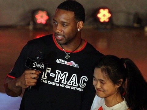 半场战报：阿森纳1-0布拉格斯拉维亚，萨卡点射（半场快讯：萨卡点球命中，阿森纳1-0领先布拉格斯拉维亚）